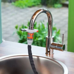 Adaptateur tuyau pour robinet intérieur
