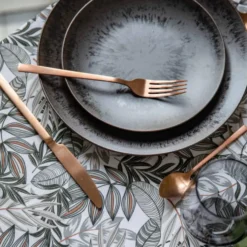 Assiette plate en grès réactif coloris noir Onyx – Ø 27 cm