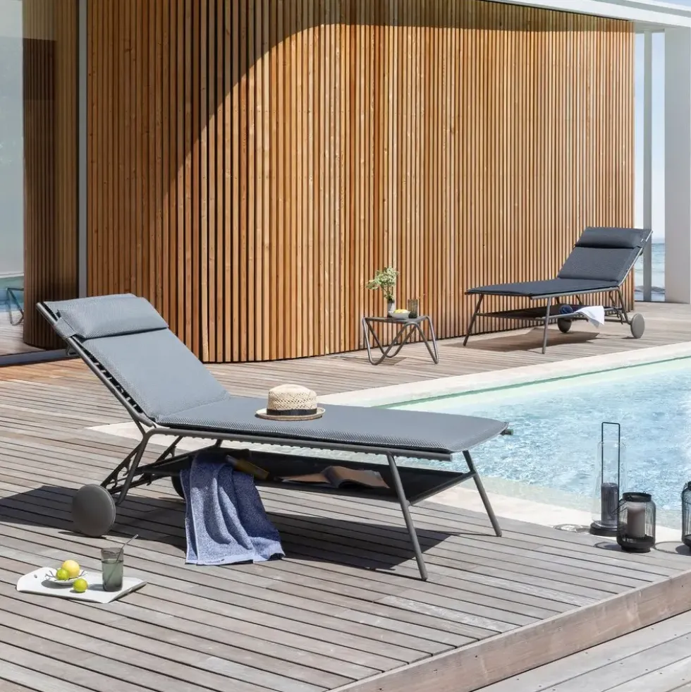 Bain de soleil Miami II haut Lafuma coloris gris en acier et titane et matelassé - 80 x 186 x 90 cm