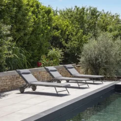 Bain de soleil Miami II Lafuma coloris gris en acier et titane et matelassé BeComfort® - 77 x 184 x 76 cm