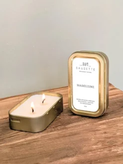 Bougie parfumée 2 mèches en boite métal Les P’tites Saugettes senteur madeleine - 60 g