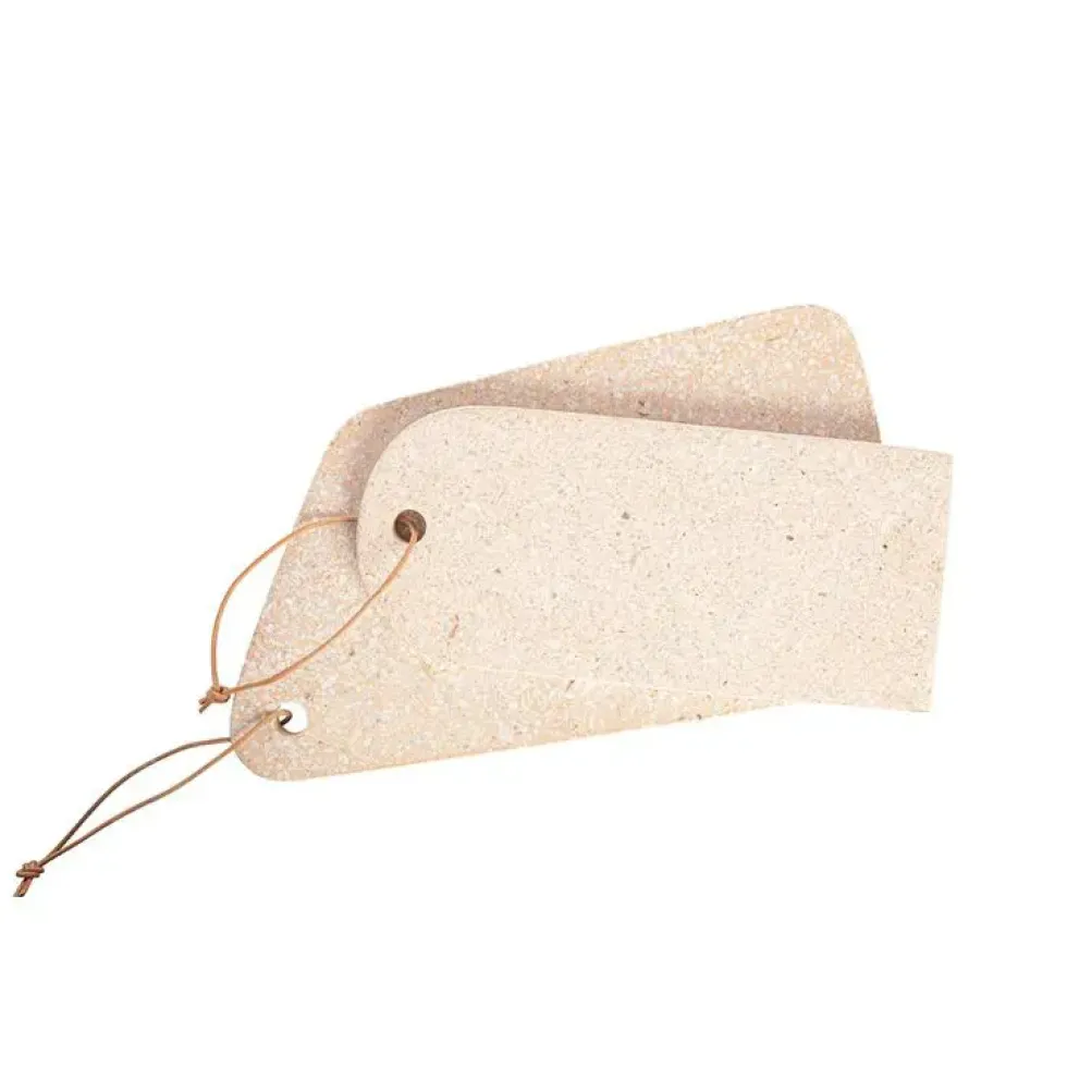 Planche à découper Terrazo beige avec cordelette en cuir 40x23 cm