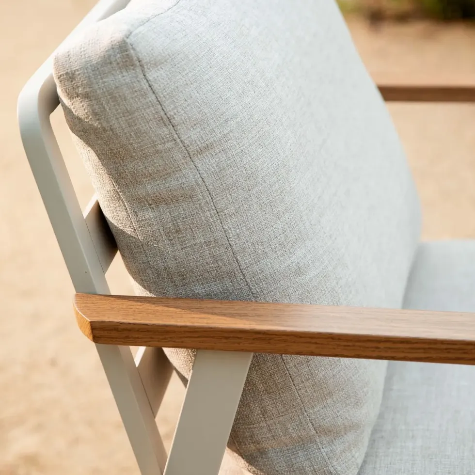 Salon de jardin en aluminium coloris beige Milly - 4 éléments (canapé, table basse et deux fauteuils)