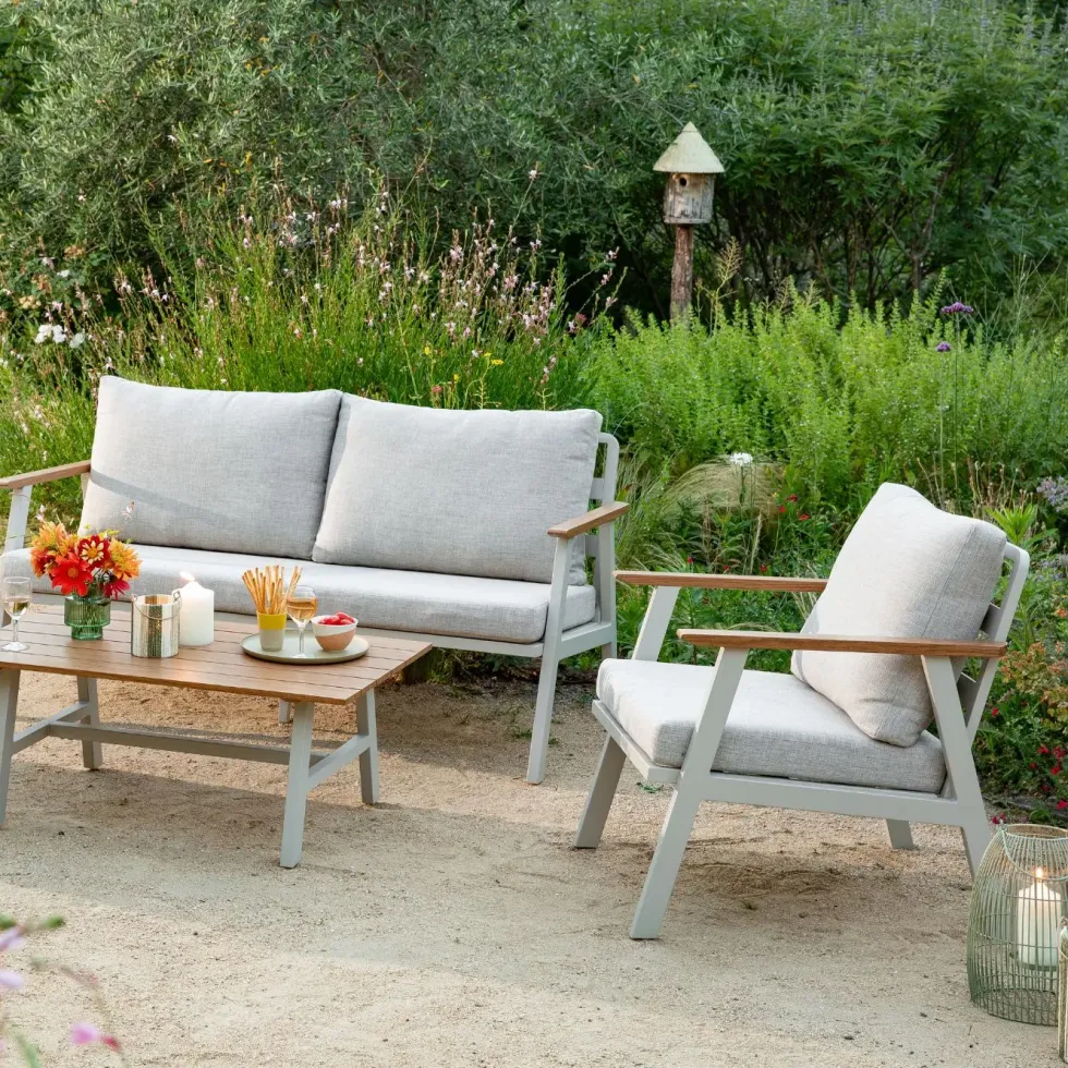 Salon de jardin en aluminium coloris beige Milly - 4 éléments (canapé, table basse et deux fauteuils)