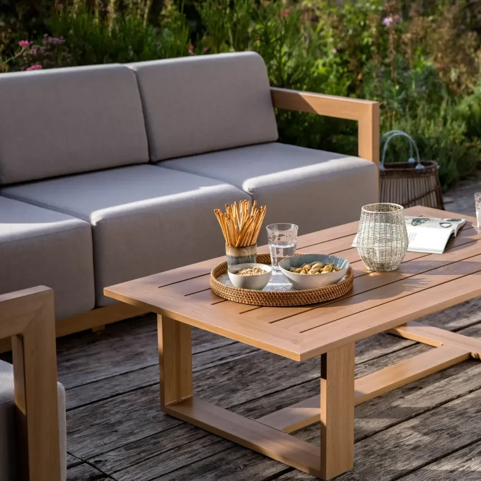 Salon de jardin en aluminium effet bois et coton coloris gris Cannes - 4 éléments (canapé, table basse et deux fauteuils)