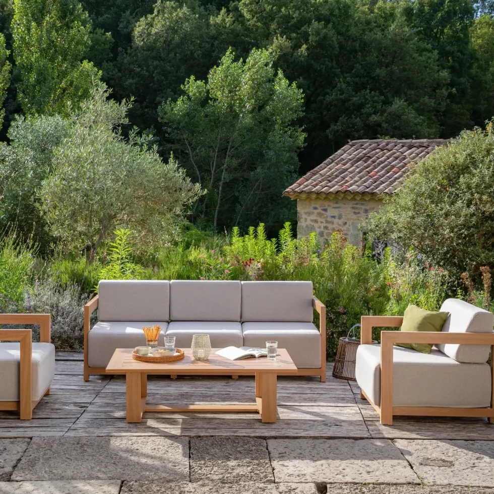 Salon de jardin en aluminium effet bois et coton coloris gris Cannes - 4 éléments (canapé, table basse et deux fauteuils)