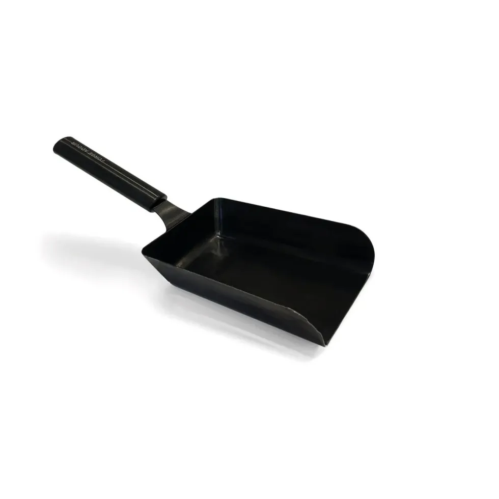 Spatule large pour plancha coloris noir en titane Forge Adour - 33 x 11,5 cm