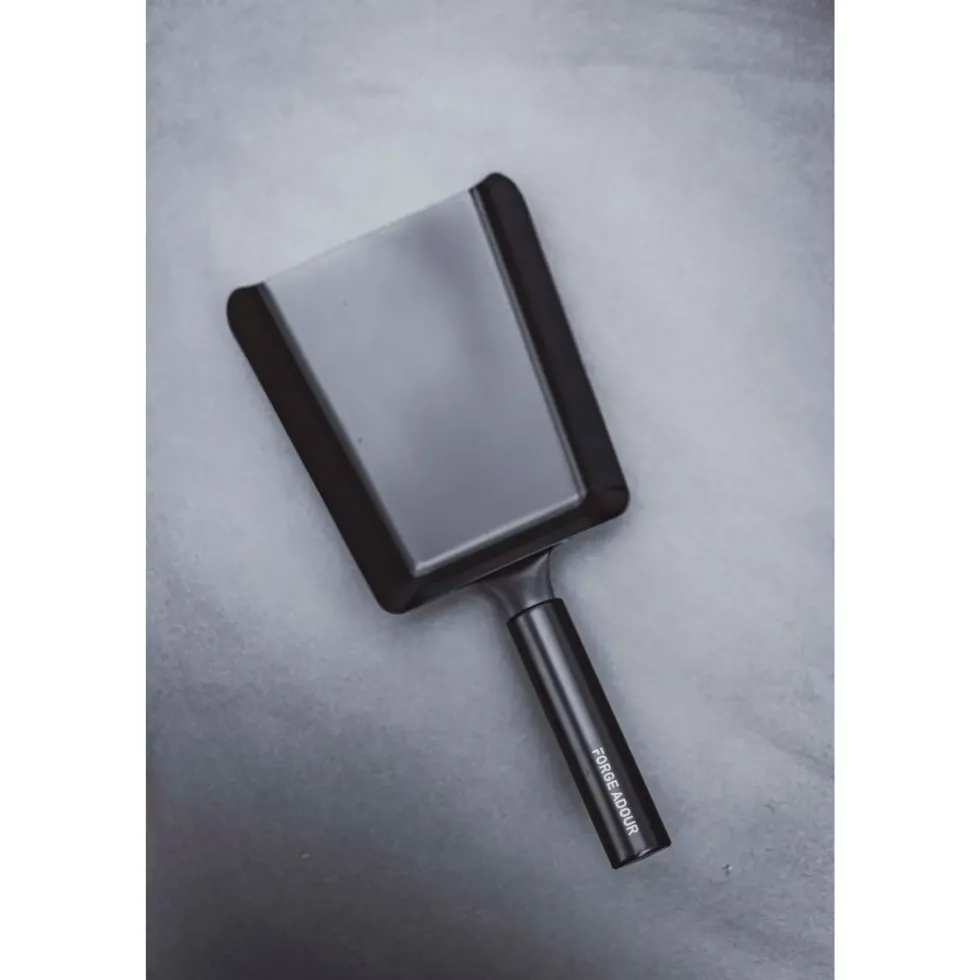 Spatule large pour plancha coloris noir en titane Forge Adour - 33 x 11,5 cm