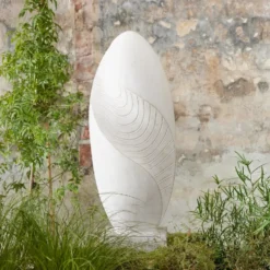 Statue ovale en fibre argile coloris blanc cassé Decoris - 30,5 x 30,5 x 79 cm
