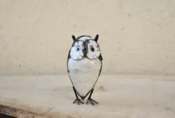 Tuteur hibou blanc sur branche en métal recyclé Chouette & Co - 110 cm